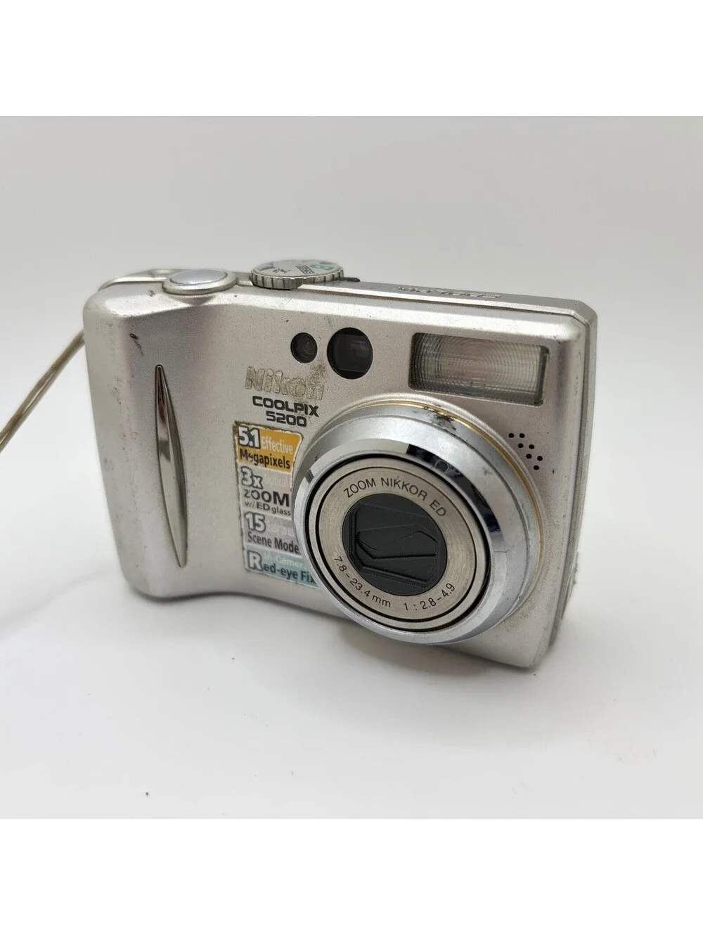 Nikon Digital Camera COOLPIX 5200 Silver No Battery Turns On Cracked Screen C139